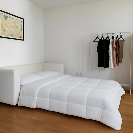 Avea - Accessible Downtown Retreat Near Hofgarten